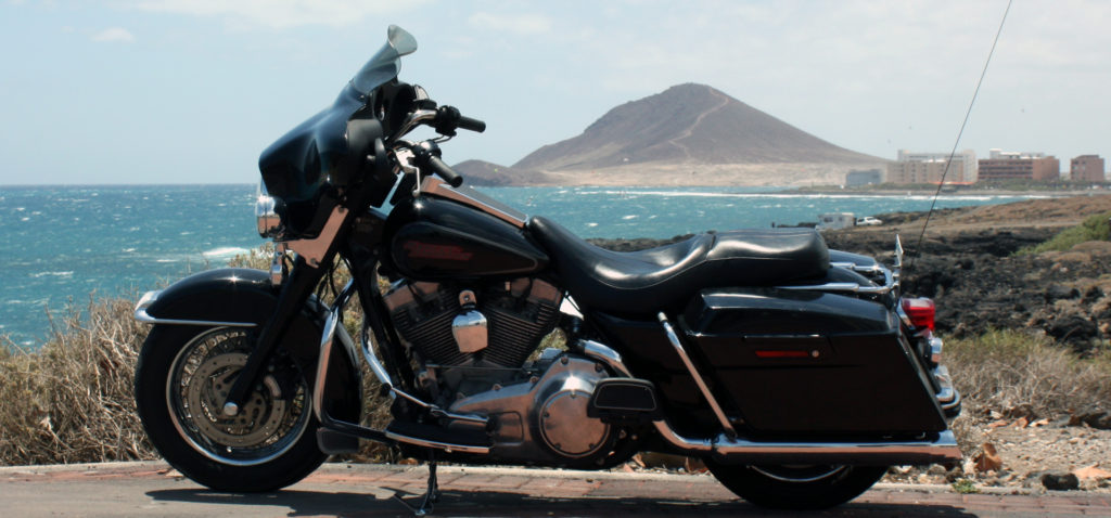 HARLEY-DAVIDSON-Electra-Glide