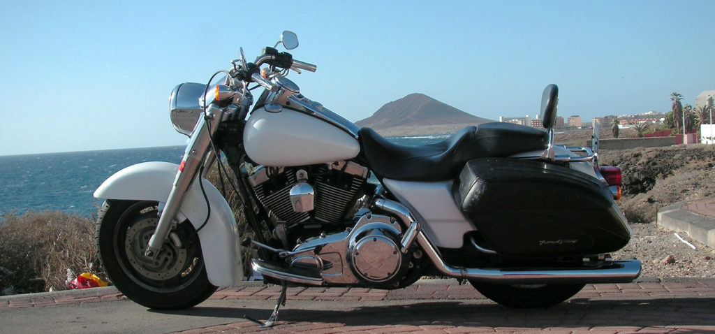 HARLEY-DAVIDSON Road King