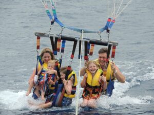 Parasailing Schweben Sie über unberührte Gewässer Teneriffas