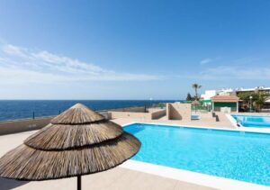 Ferienwohnung 1. Meereslinie mit 2 Balkonen und 3 Pools