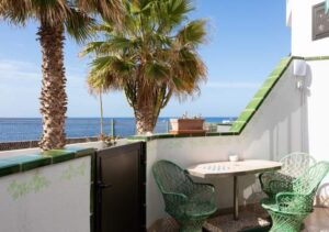 Ferienwohnung 1. Meereslinie mit 2 Balkonen und 3 Pools