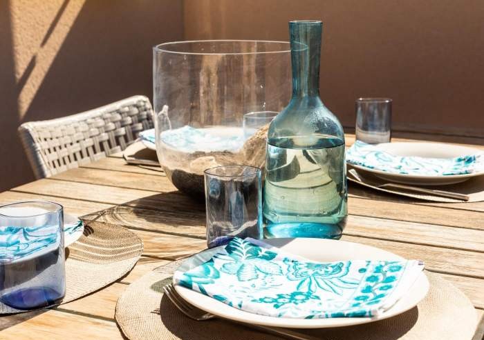 Ruhige, moderne Ferienwohnung mit großer Poolanlage