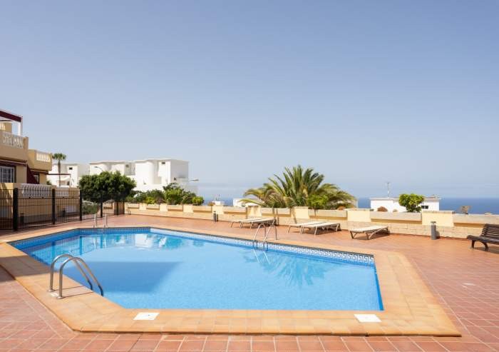Moderne Ferienwohnung mit zwei Pools und spektakulärem Meerblick – in Costa Adeje