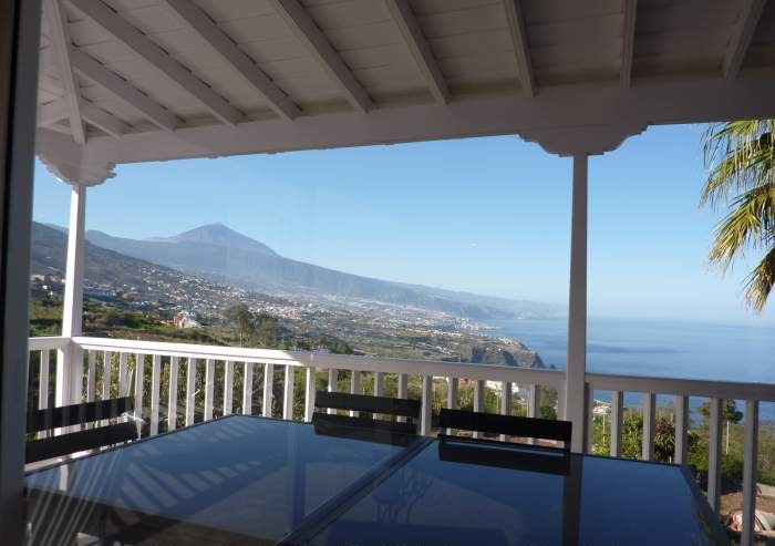 Helle Villa mit Pool und 180° Panorama in La Matanza