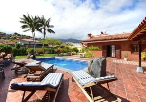 Ferienhaus beheizbarer Pool und großer Terrasse