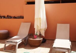 Große, strandnahe Ferienwohnung mit sonniger Innenhofterrasse in Playa San Juan